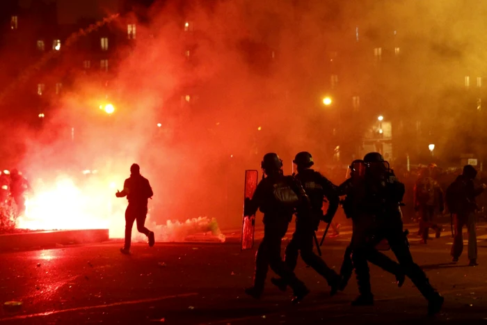 Încleştări între forţele de ordine şi protestatari în Franţa 5 decembrie 2019 FOTO EPA-EFE