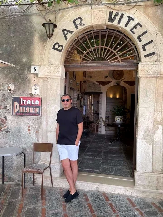 
    Alex Erbașu, la Bar Vitelli din Savocafoto: arhivă personală  