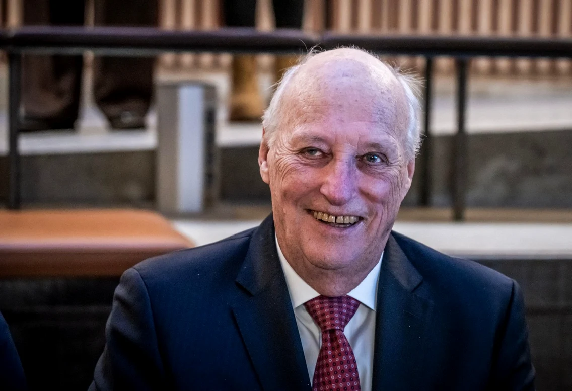 Regele Harald al Norvegiei are 87 de ani