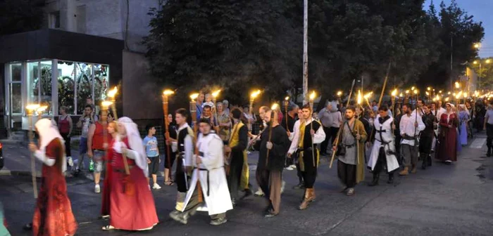 Peste 3.000 de suceveni au luat parte la deschiderea Festivalului de Artă Medievală. FOTO: www.svnews.ro