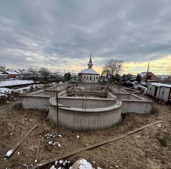 Ridicarea noului lăcaș de cult Foto: Facebook Parohia Ortodoxă Română Păulești