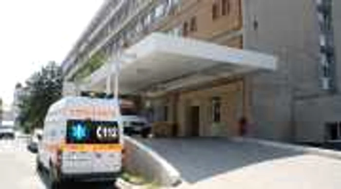 Ambulanţa i-a transportat la spital