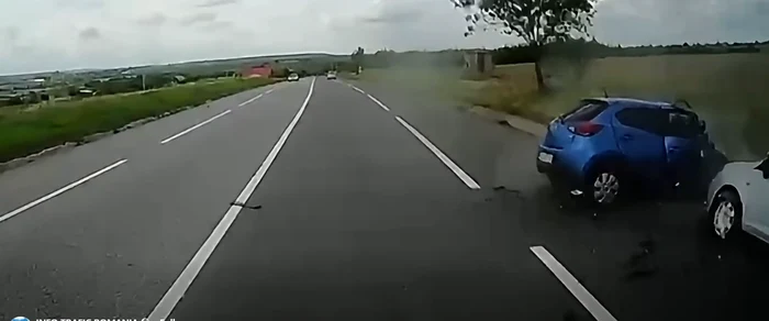 Momentul în care un șofer intră pe contrasens FOTO: captură video Ziarul de Iași