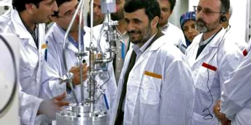 Preşedintele iranian Mahmoud Ahmadinejad, în vizită la centrala nucleară iraniană de la Busher