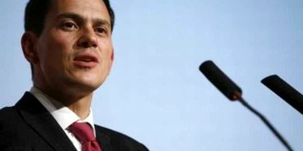 Miliband, în vizită la Moscova