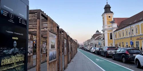 Expozitia dedicată lui Corneliu Coposu pe Bulevardul Eroilor din Cluj foto fundatia Corneliu Coposu jpg