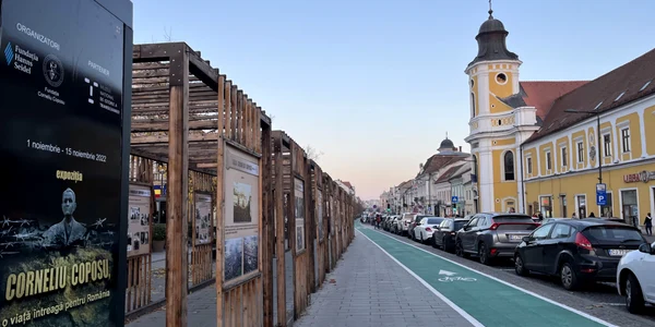 Expozitia dedicată lui Corneliu Coposu pe Bulevardul Eroilor din Cluj  foto fundatia Corneliu Coposu jpg