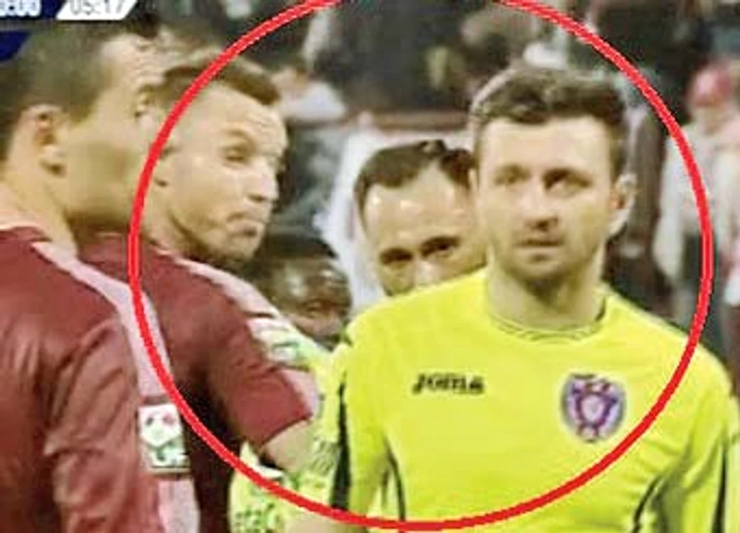 Momentul în care  Bud l-a scuipat