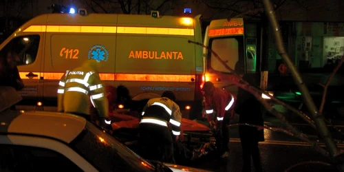 Bărbatul a fost accidentat de maşină chiar pe trecerea de pietoni