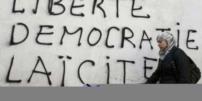 Inscripţie ce vorbeşte despre aspiraţiile tunisienilor care au schimbat regimul dictatorial al lui Ben Ali la începutul anului 2011.