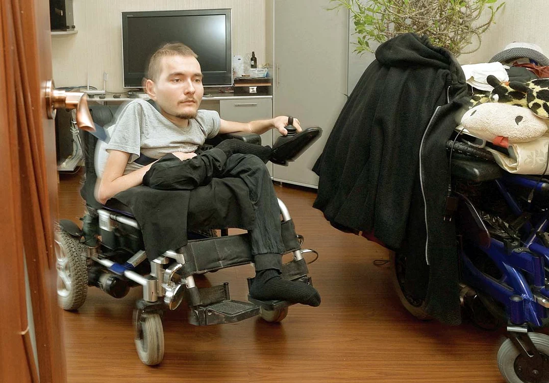 
    Valeri Spiridonov suferă de o boală  gravă care l-a ţintuit  în scaunul cu rotile  