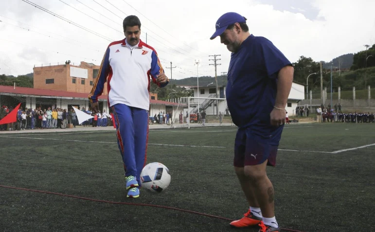 Președintele răpit de Donald Trump era prieten cu Maradona. Pasionat înrăit, Nicolas Maduro a renunțat la sport și s-a dedicat politicii