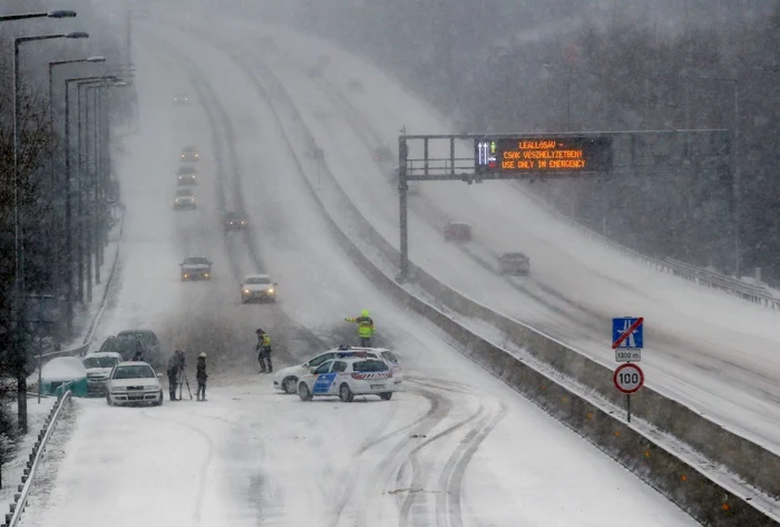 Mai multe accidente au avut loc pe şosele din Ungaria, din cauza viscolului FOTO Reuters