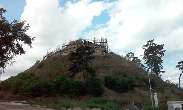 Cetatea Feldioara avea nevoie urgentă de reparaţii. FOTOArhivă.