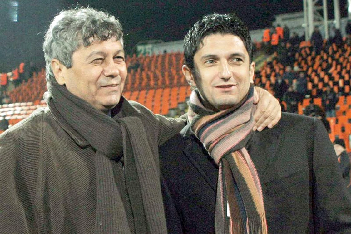 
    Mircea şi Răzvan Lucescu,  cea mai cunoscută familie  de antrenori din RomâniaFoto: Mediafax  