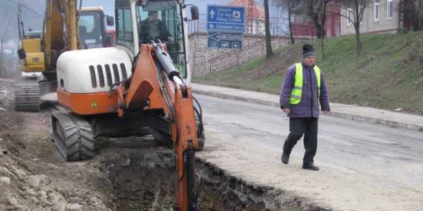 În multe zone carosabilul trebuie refăcut
