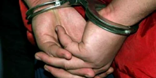 Bărbatul a fost prezentat instanţei cu propunere de arestare preventivă, foto: arhivă