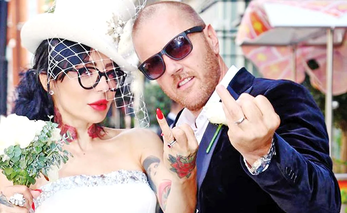 
    DJ Wanda  şi australianul  Karl Katavich  s-au căsătorit  marţi, la Londra   