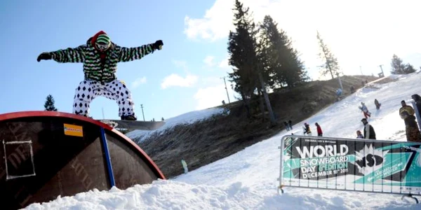 Snowboarderii au fost împărțiți în două categorii de vârstă. 