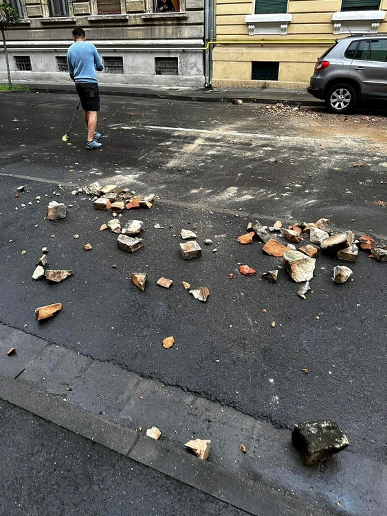 S-au desprins bucăți din clădiri FOTO Primăria Arad