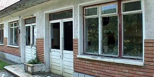 Taberele şcolare din Braşov au ajuns ruine