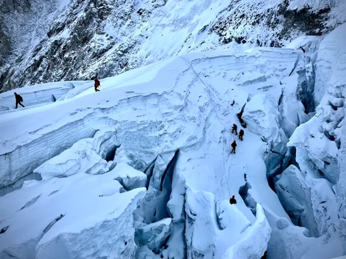 Iulia și Delia Zanoschi au urcat pe munte timp de 60 de zile FOTO: ziaruldeiasi.ro