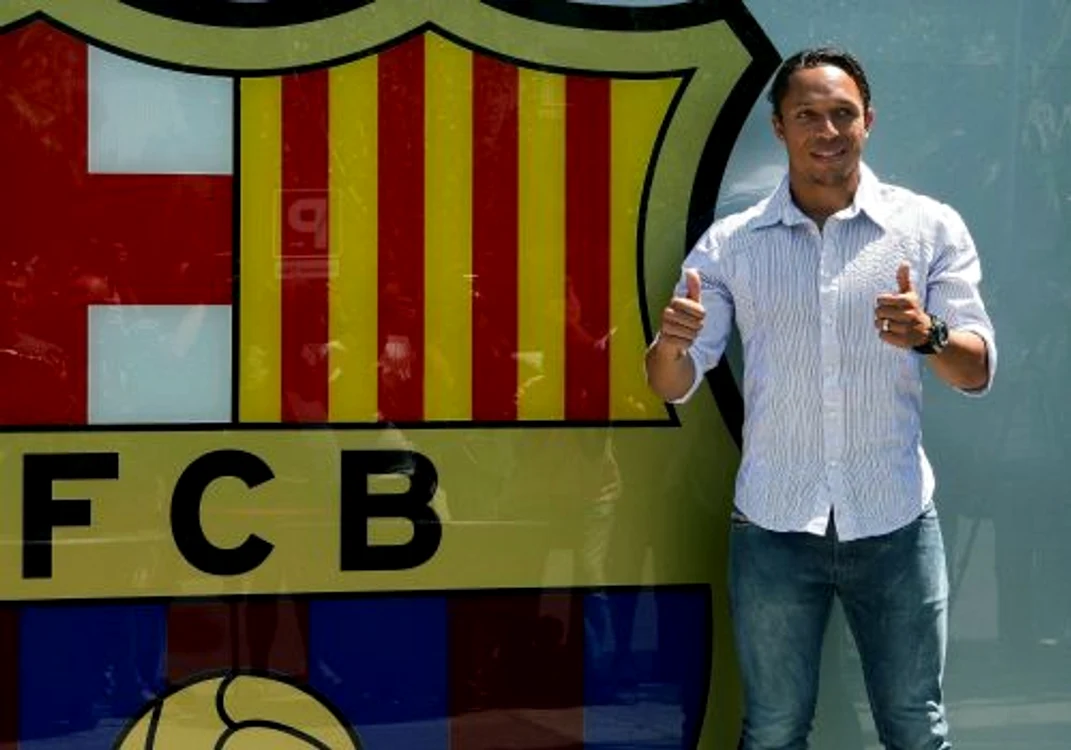 
    Adriano Correia a fost prezentat oficial la FC Barcelona  