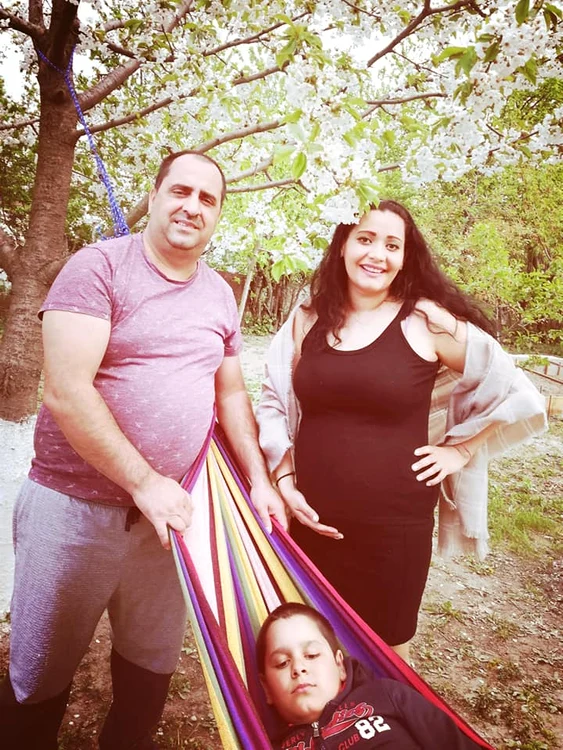 Jesica Zamfir alături de soțul și de fiul ei