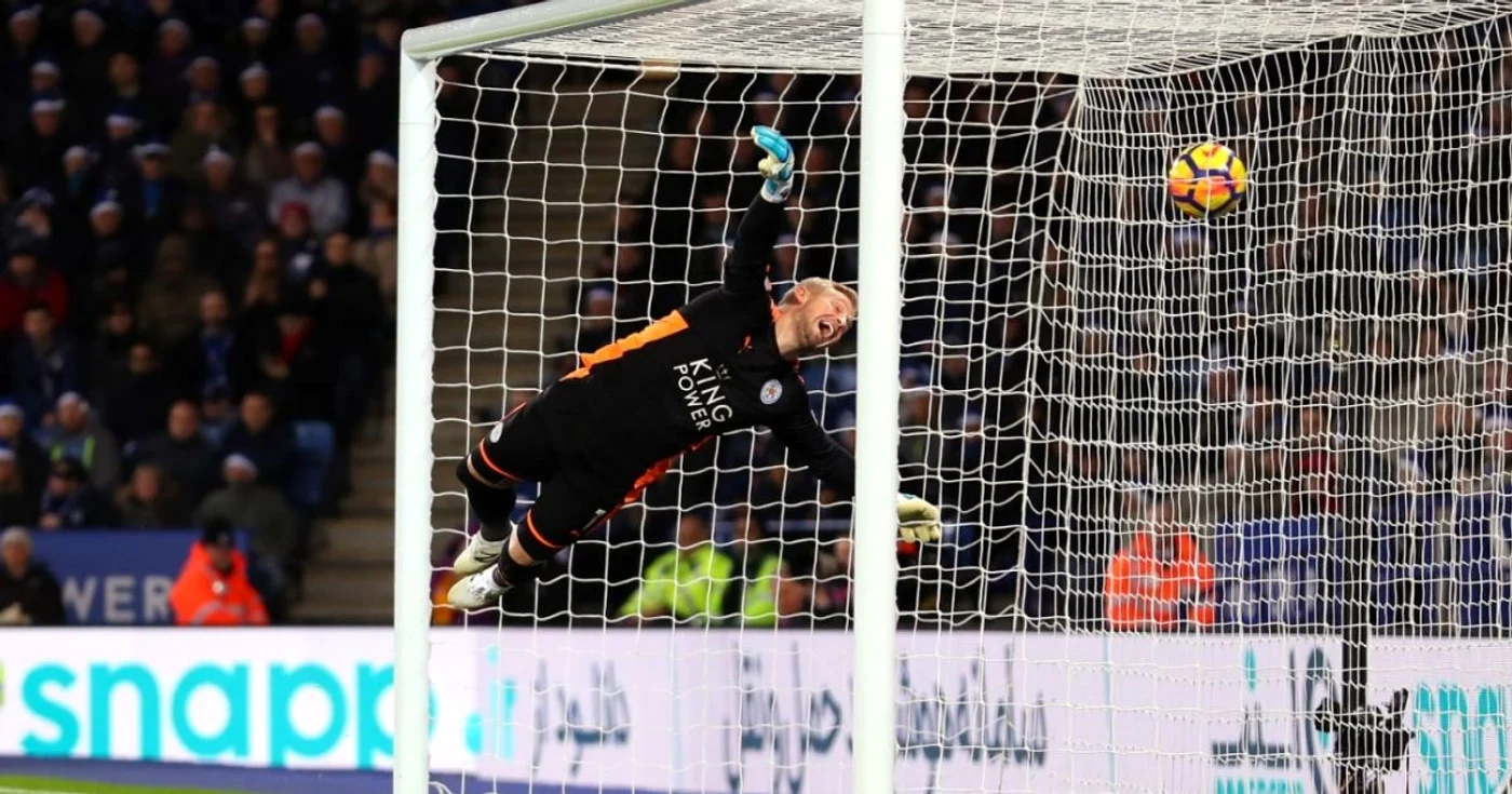 Portarul echipei Leicester City Kasper Schmeichel primeste gol in partida din Premier League contra echipei Manchester United. FOTO Guliver/Gettyimages