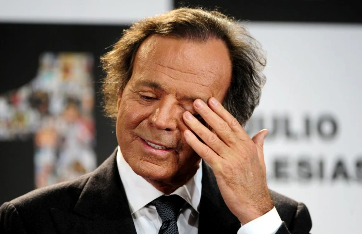 Julio Iglesias s-a arătat impresionat
de tragedia de la clubul Colectiv FOTO Wiere/AFP