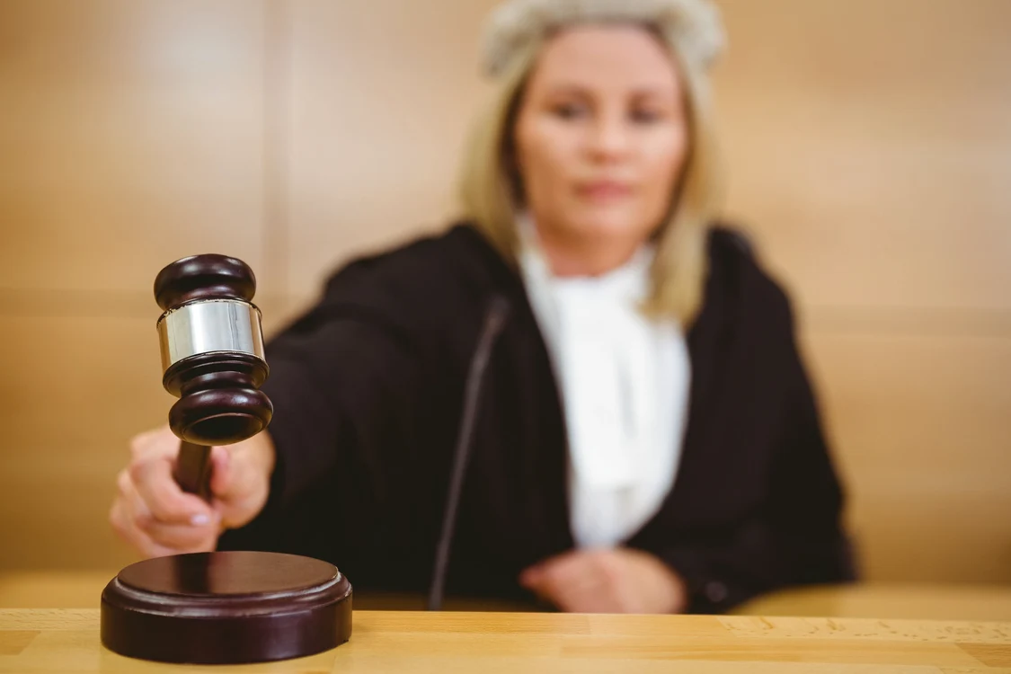 
    Judecatoarea din vis simbolizează o reuşită profesională  