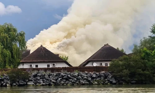 Incendiu la Danube Delta Resort Gociman din Crișan FOTO: Facebook/ https://ziaruldetulcea.ro/
