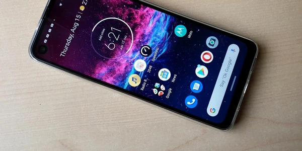 Motorola One Action  FOTO Adrian Pogîngeanu