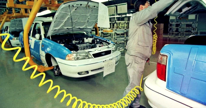 În 2003, compania Daewoo Automobile România a vândut 23.400 de autoturisme, înregistrând cele mai bune vânzări după anul 1995. Din volumul total al vânzărilor, modelul Matiz deţinea recordul cu peste 16.800 unităţi vândute, urmat de Cielo (foto) cu peste 5.300 unităţi FOTO Mediafax