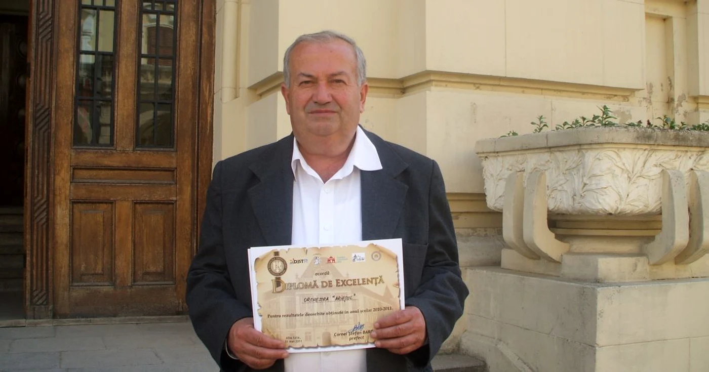 Gheorghe Bădău este profesor de muzică de peste 40 de ani.