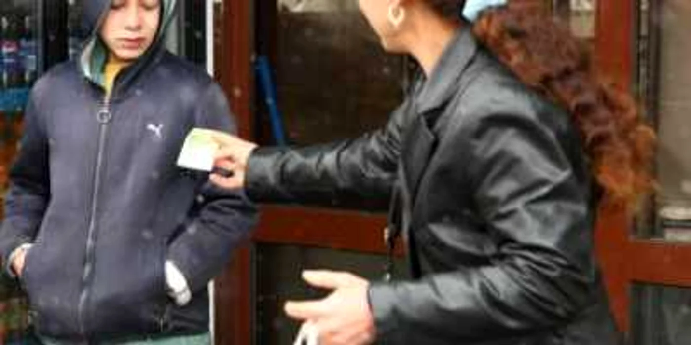Craiova: George Mustafa (foto stânga) va petrece Craciunul pe stradă. 