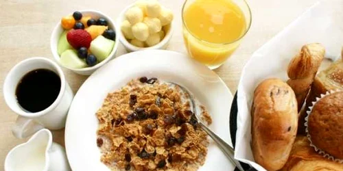Micul dejun în fiecare dimineaţă trebuie să conţină alimente sănătoase
