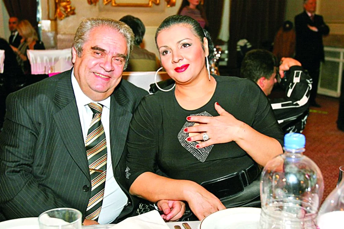 Cornelia a pozat pentru Click! cu inelul de logodnă primit de la viitorul soţ