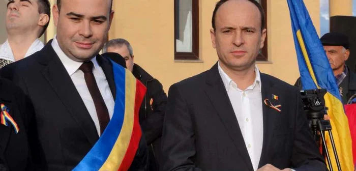 Darius Vâlcov (stg.) ar fi recunoscut în faţa anchetatorilor că cel care i-a urmat "la tron", Minel Prina (dr), l-a ajutat în "afaceri"  (FOTO: Mugurel Manea)