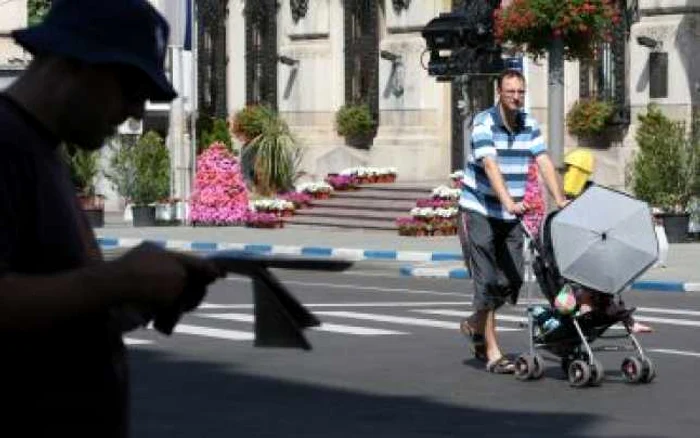 Craiova: Medicii insistă: feriţi-vă copiii de soarele puternic!