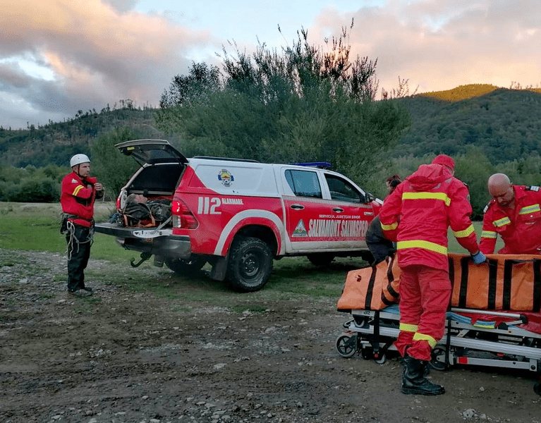Legea care le permite mașinilor de intervenție ale Salvamont să aibă prioritate în trafic zace în Camera Deputaților