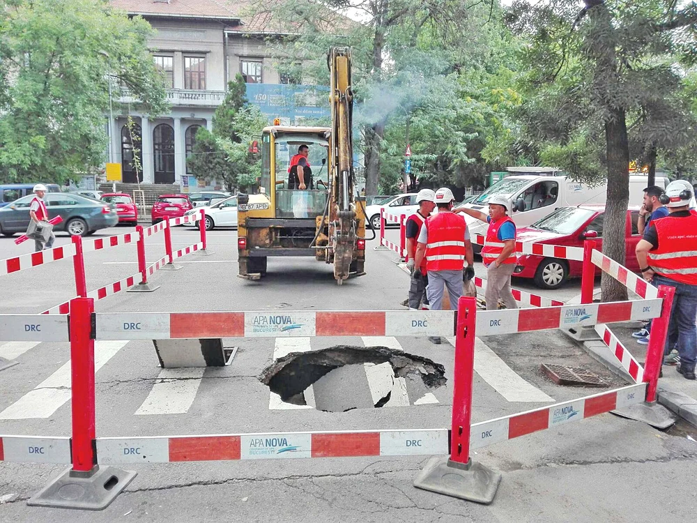 Groapa a fost împrejmuită şi astupată ieri