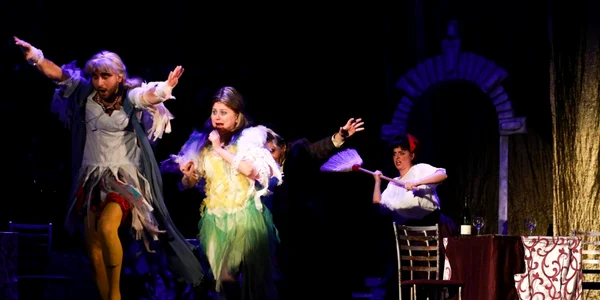 Imagine din spectacolul Concurs de fantomodele FOTO Teatrul Leonard