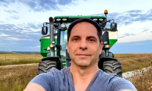 Dan Negru tractor agricol webp