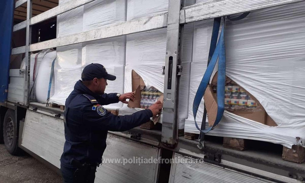 Un român a fost arestat după ce în camionul său au fost găsite țigări de contrabandă de aproape 1,2 milioane de euro