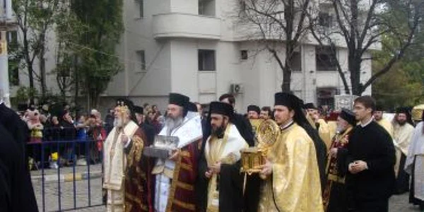Bucureşti: VIDEO A început pelerinajul moaştelor!