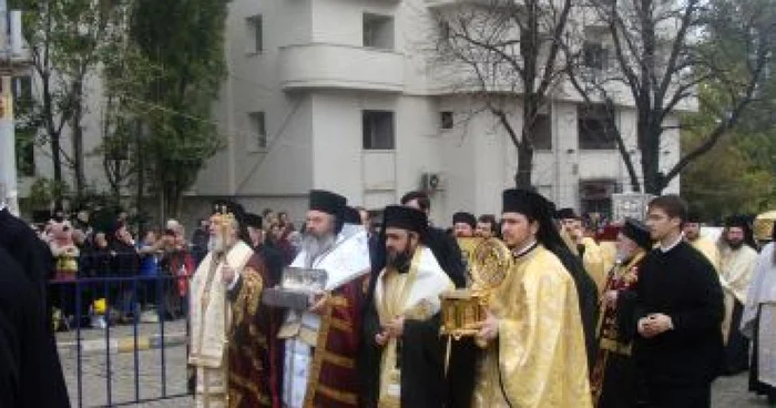 Bucureşti: VIDEO A început pelerinajul moaştelor!