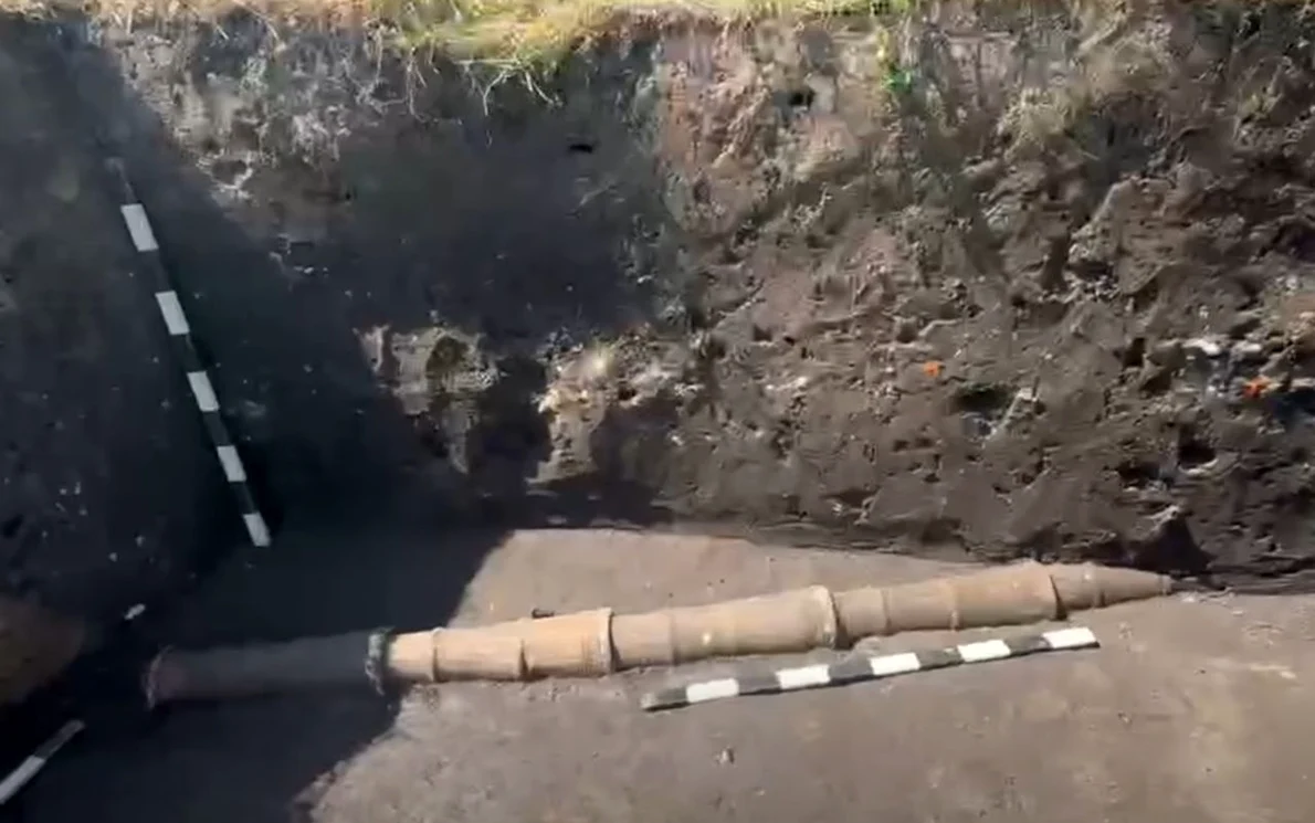 Fragmente ale unui apeduct medieval, descoperite în situl Costești-Gârlea (© Facebook / Agenţia Națională Arheologică)