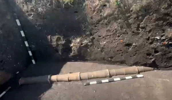 Fragmente ale unui apeduct medieval, descoperite în situl Costești-Gârlea (© Facebook / Agenţia Națională Arheologică)
