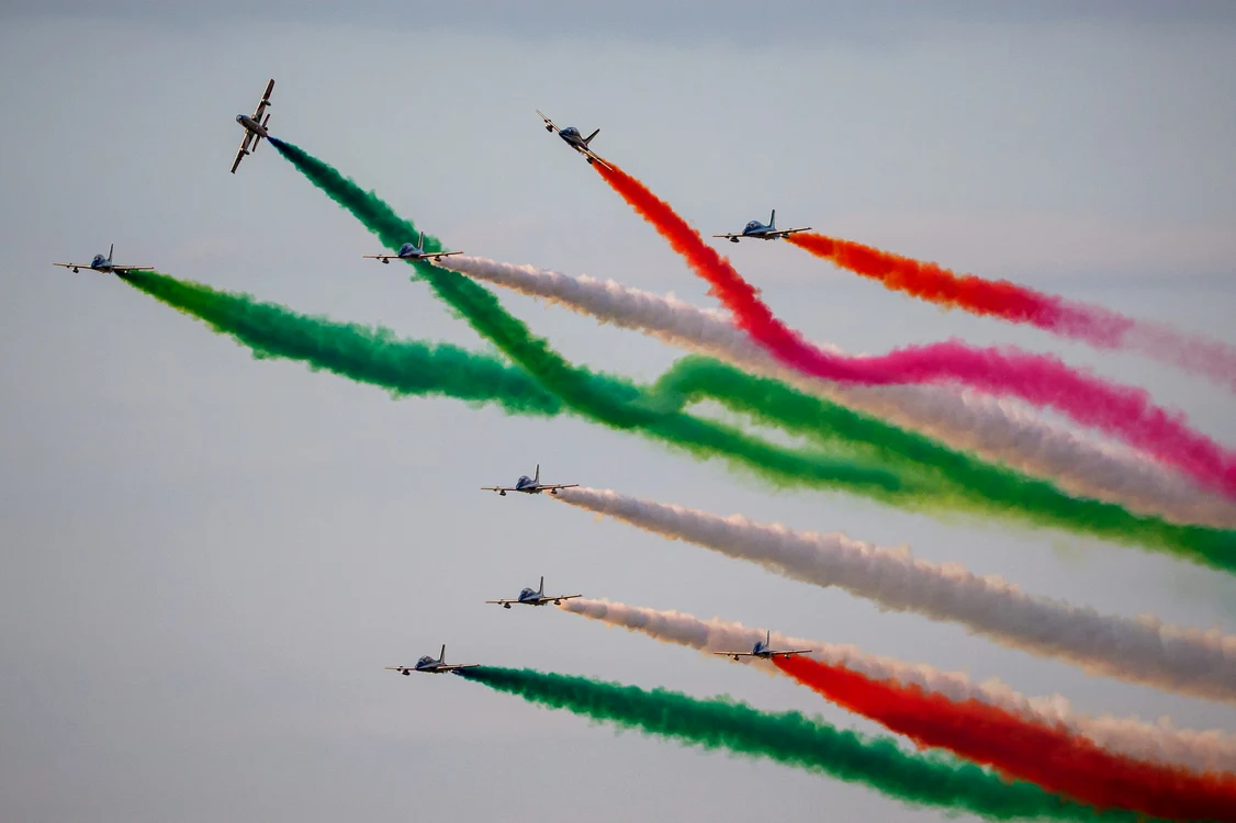 Piloţii din Italia au desenat  drapelul ţării lor pe cer